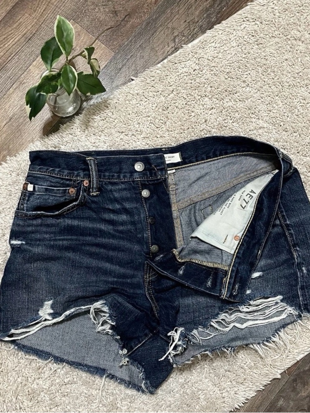 AE77 American Eagle Retro Edgy 12 Dark Wash Distressed Classic Selvedge Shorts - Picture 5 of 5